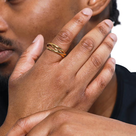 Eleganter Goldring am Finger – Stilvoller Schmucktrend