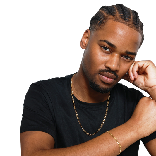 Modernes Porträt mit Zöpfen und goldener Schmuckmode