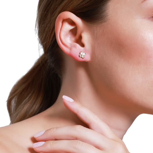 Eleganter Blumen Ohrstecker für Damen im minimalistischen Look