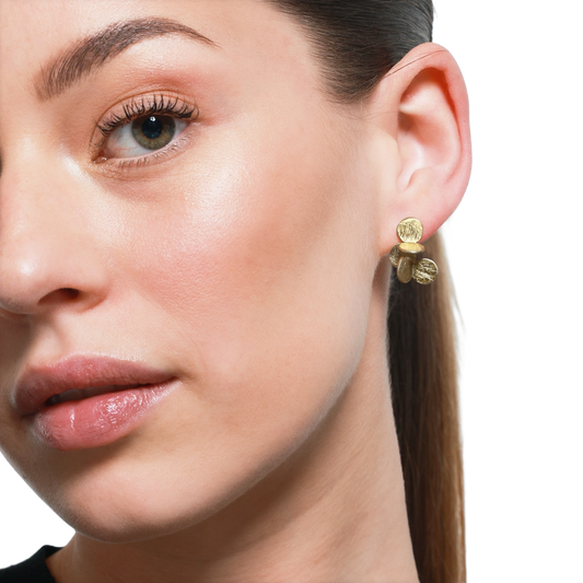 Eleganter Ohrring aus Gold im modernen geometrischen Design