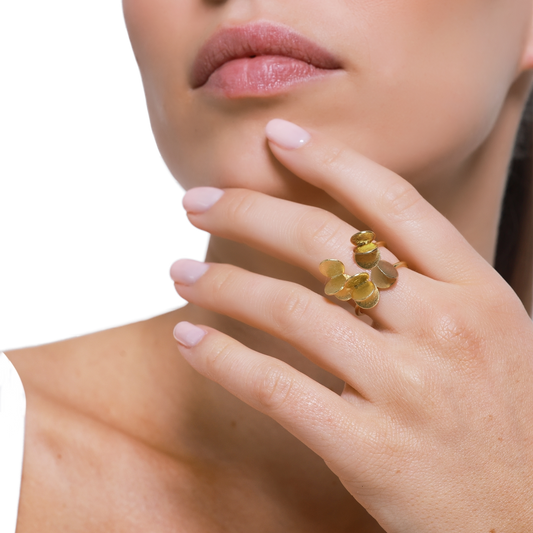 Eleganter Blatt-Ring aus Gold für stilvolle Akzente