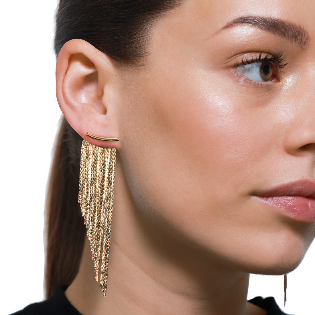 Eleganter Ohrring mit goldenen Ketten für stilvolle Looks