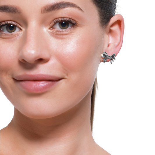 Eleganter Schleifen-Ohrstecker als stilvolles Modehighlight