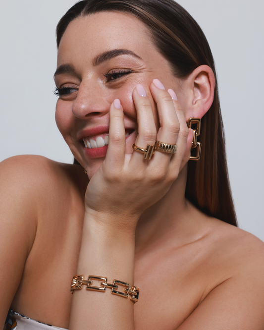 Trendiger Goldschmuck für den Sommer – Ohrringe & Ringe