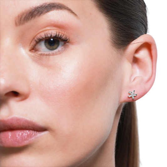 Eleganter sternförmiger Ohrstecker mit Glanzsteinen