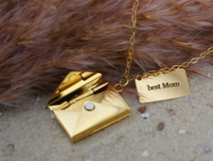 <p>Kette Laurel</p><p>Für meine Mama bin ich schnell fündig geworden und sie hat sich so gefreut!</p>