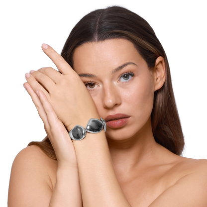 Armband Damen Edelstahl Clarice silberfarben am Handgelenk getragen
