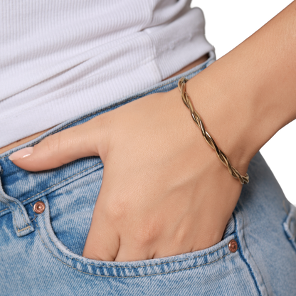 Armband Damen Edelstahl Lotti in Gold - Detailansicht der polierten Oberfläche