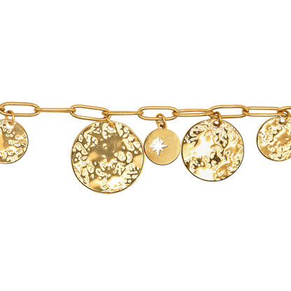 Fußkettchen Damen Gold Selene in Gold am Knöchel getragen