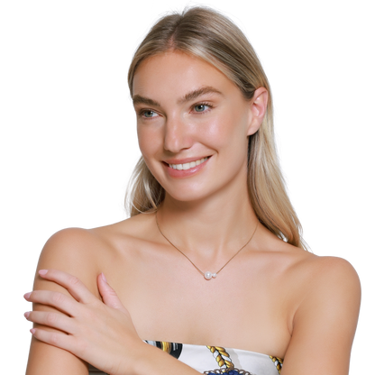 Damen Kette Solene Gold am Hals getragen