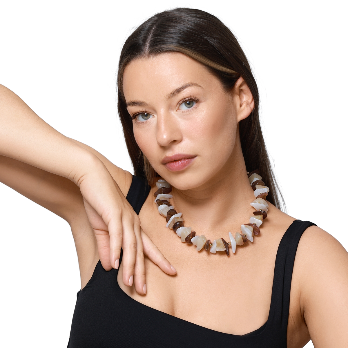 Damen Halskette Signe in Gold mit Crystal Gold Shadow getragen