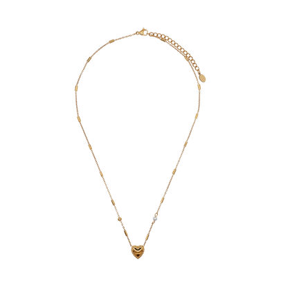 Halskette Damen Edelstahl Ludovica in Gold mit Herz und Perle - Karabinerverschluss im Detail
