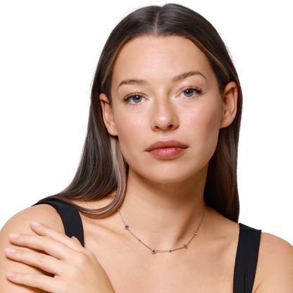 Damen Kette Alizee Gold am Hals getragen