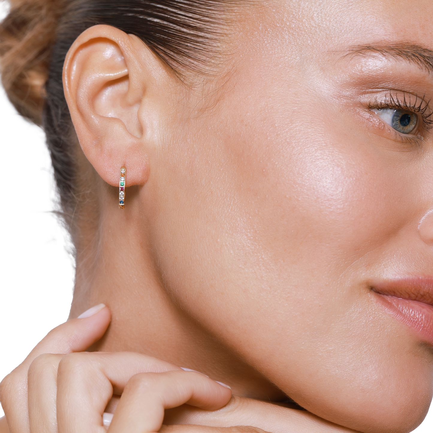 Ohrringe Damen Edelstahl Azura in Gold - Detailaufnahme der funkelnden Steine