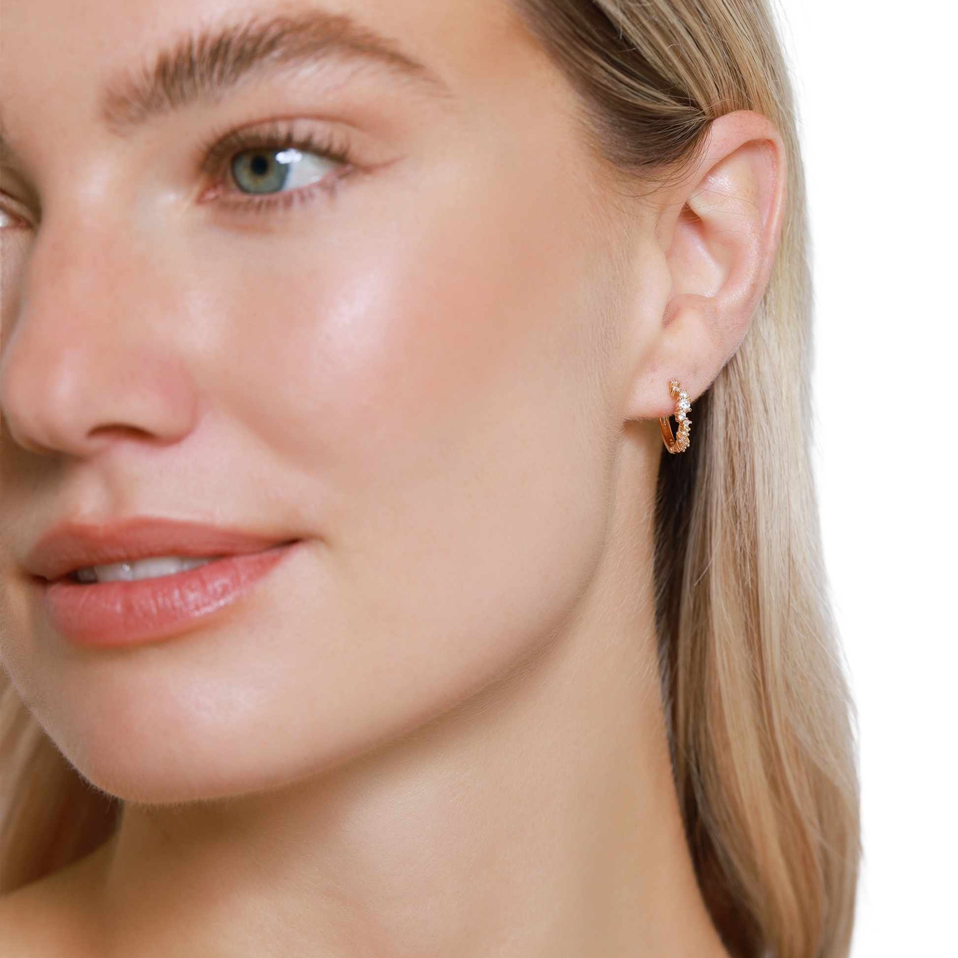 Ohrringe Damen Edelstahl Ottavia in Gold - Detailaufnahme der Steinfassung