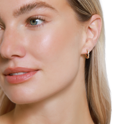 Ohrringe Damen Edelstahl Ottavia in Gold - Detailaufnahme der Steinfassung