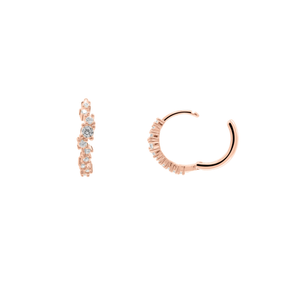 Ohrringe Damen Edelstahl Ottavia in Rosé gestylt mit weiterem Damenschmuck