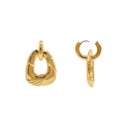 Ohrringe Damen Edelstahl Azaria in Gold gestylt mit weiterem Schmuck