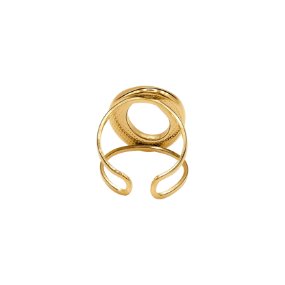 Ring Damen Edelstahl Eleonora in Gold gestylt mit weiterem Damenschmuck