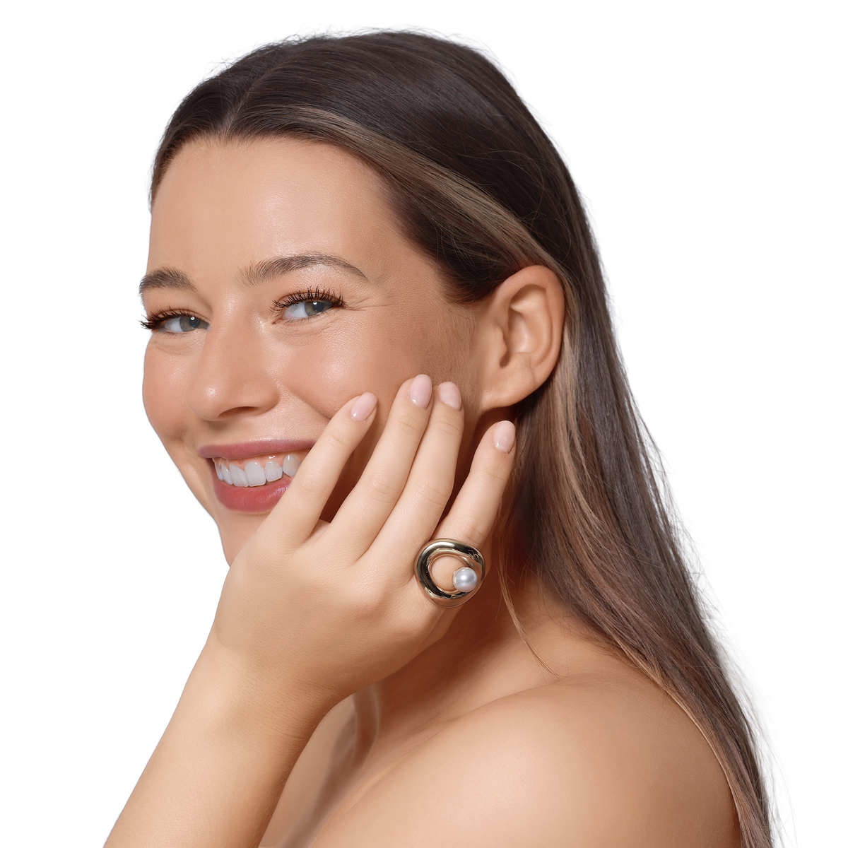 Ring Damen Edelstahl Aveline Gold am Finger getragen