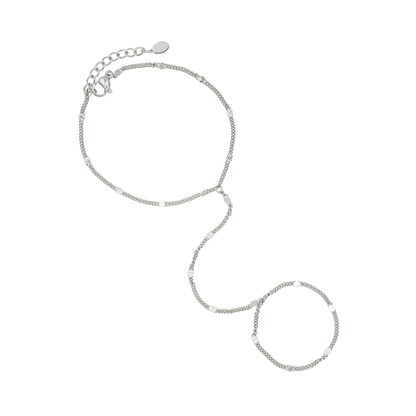 Handschmuck Damen Blythe Silber zum Outfit kombiniert