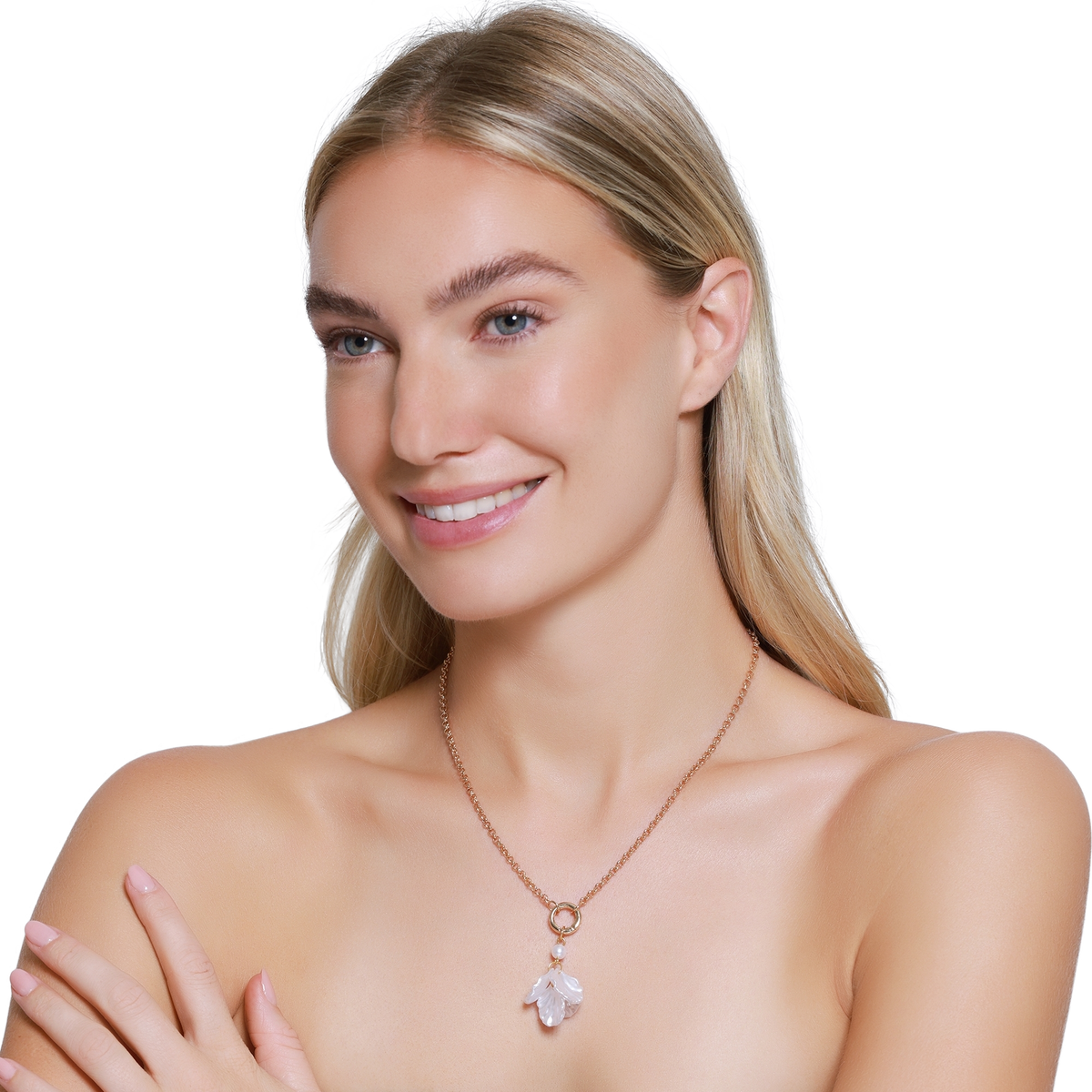Charm Damen Edelstahl Arabella in Gold am Armband getragen