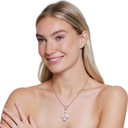 Charm Damen Edelstahl Arabella in Rose am Armband getragen