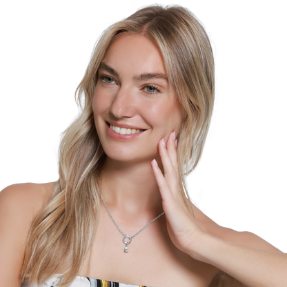 Charm Damen Edelstahl Malys in Silber am Armband getragen