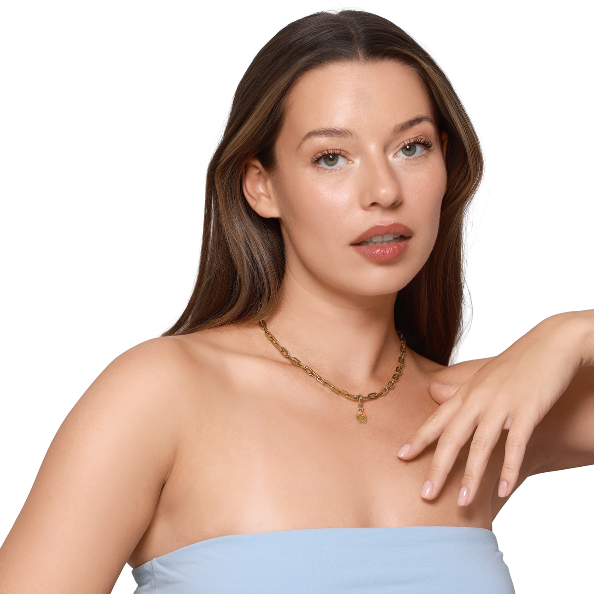 Charm Damen Edelstahl Elira in Gold am Armband getragen